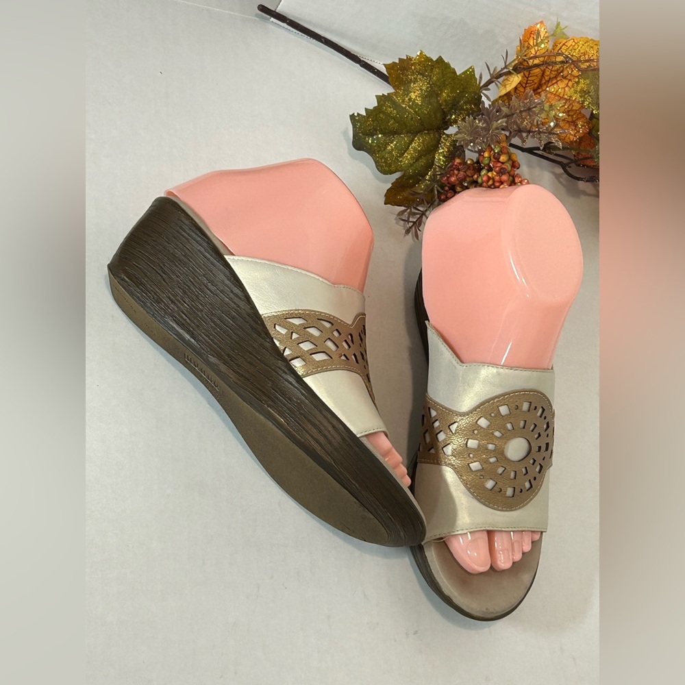 Munro Women's Wedge Sandals - Cream and Brown